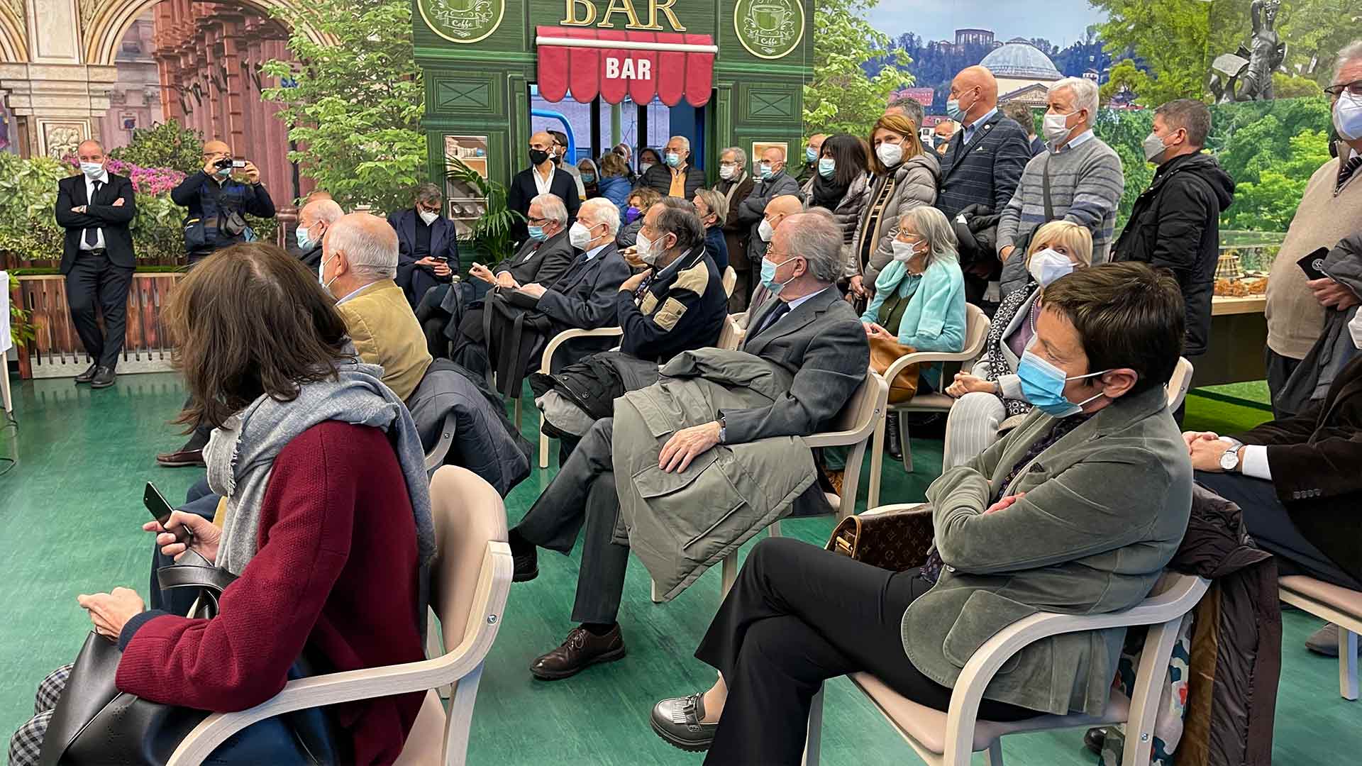 Persone sedute in sala durante l'Inaugurazione clinica della memoria Collegno Centro Diurno Alzheimer